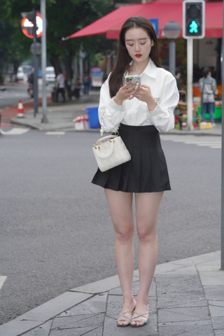 百褶裙美女