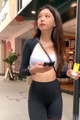 黑色瑜伽裤美女