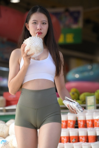 千雪-紧身短裤美女