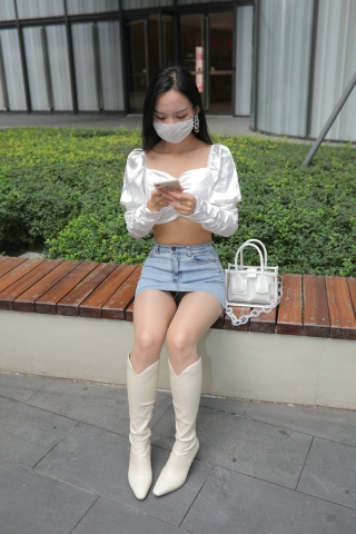 牛仔裙小姐姐
